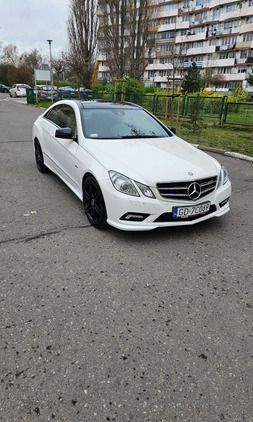 Mercedes-Benz Klasa E cena 56900 przebieg: 204000, rok produkcji 2010 z Gdańsk małe 232